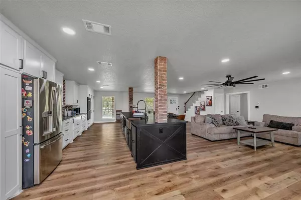 725 Hunter Trail, Bridgeport, TX 76426