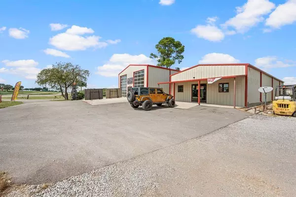 2820A US Highway 380, Decatur, TX 76234