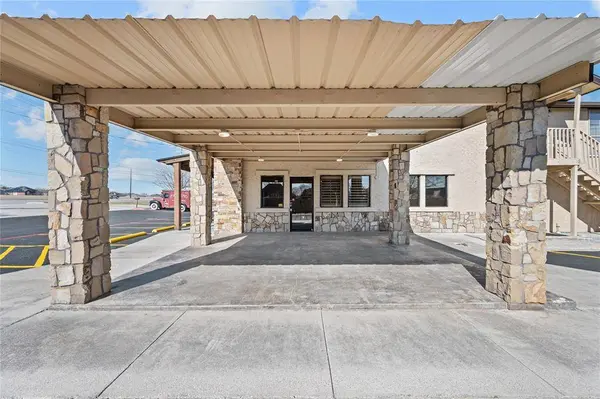 7716 Davis Boulevard, North Richland Hills, TX 76182