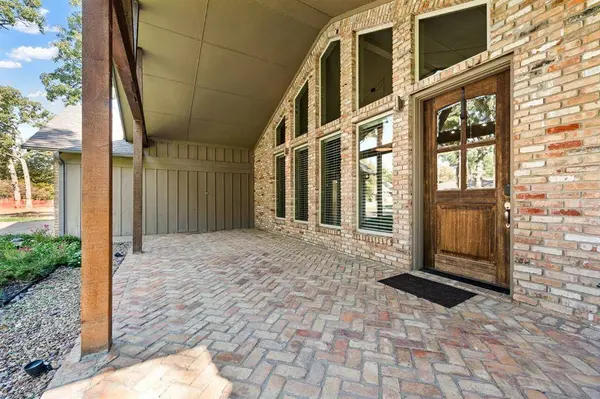 3504 Lakeridge Drive, Grapevine, TX 76051