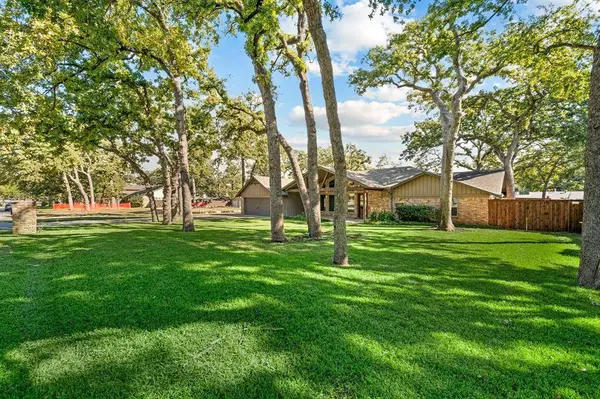 3504 Lakeridge Drive, Grapevine, TX 76051