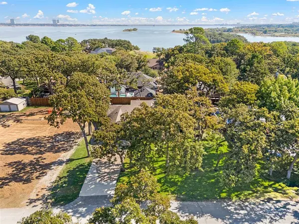 3504 Lakeridge Drive, Grapevine, TX 76051