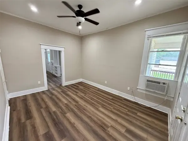 1403 14th ST #2, Huntsville, TX 77340