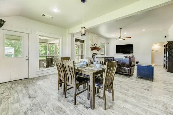 37 Wildwood Lake DR, Huntsville, TX 77340