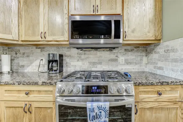 37 Wildwood Lake DR, Huntsville, TX 77340