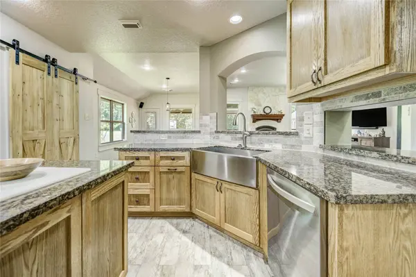 37 Wildwood Lake DR, Huntsville, TX 77340