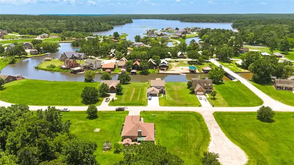37 Wildwood Lake DR, Huntsville, TX 77340