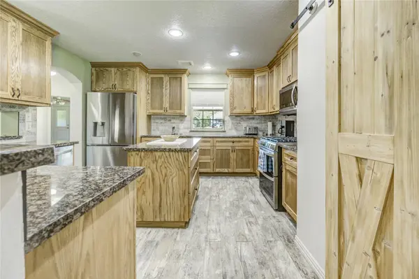 37 Wildwood Lake DR, Huntsville, TX 77340