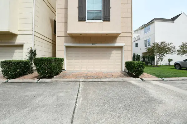 9127 Harbor Hills DR, Houston, TX 77054