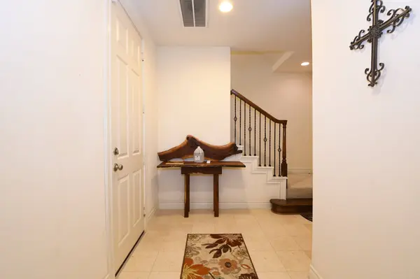 9127 Harbor Hills DR, Houston, TX 77054