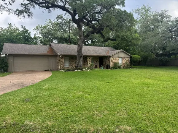 9386 Livernois RD, Houston, TX 77080
