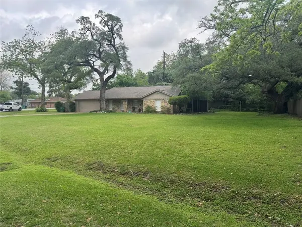 9386 Livernois RD, Houston, TX 77080