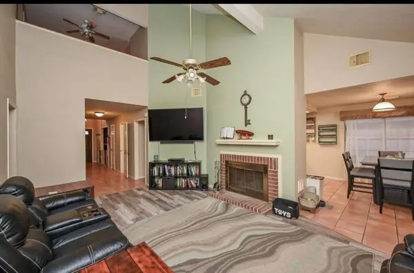 1013 Chesterwood DR, Pearland, TX 77581