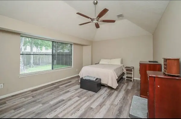 1013 Chesterwood DR, Pearland, TX 77581