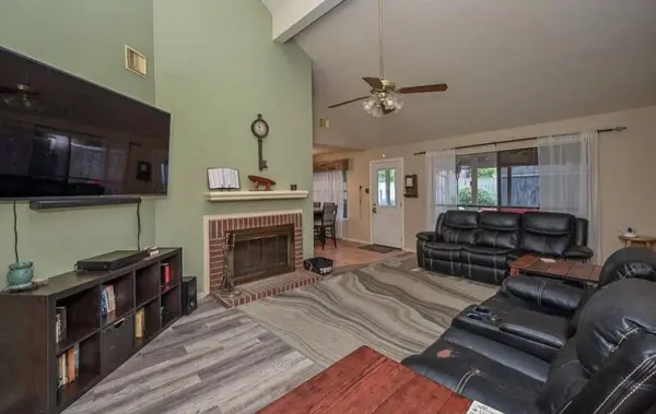 1013 Chesterwood DR, Pearland, TX 77581