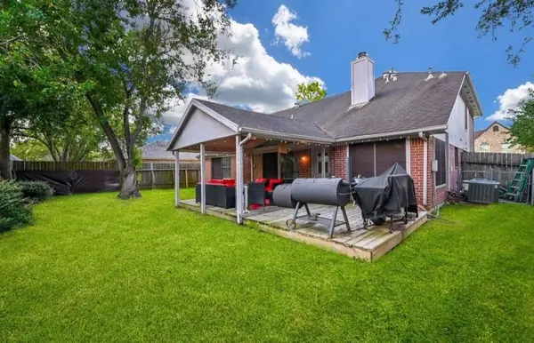 1013 Chesterwood DR, Pearland, TX 77581