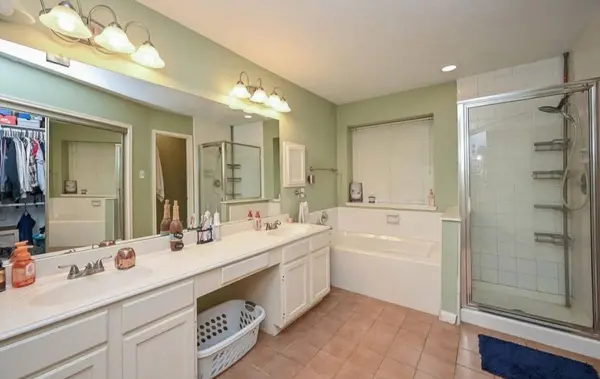 1013 Chesterwood DR, Pearland, TX 77581
