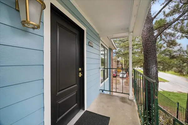 7402 Alabonson RD #202, Houston, TX 77088