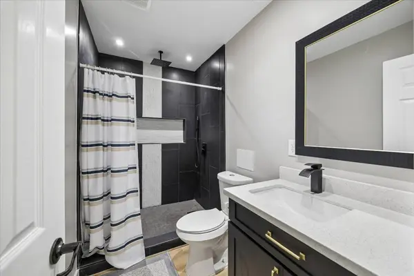 7402 Alabonson RD #202, Houston, TX 77088