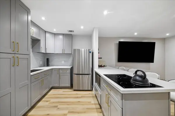 7402 Alabonson RD #202, Houston, TX 77088
