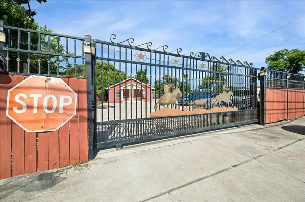 9944 E Hardy RD, Houston, TX 77093
