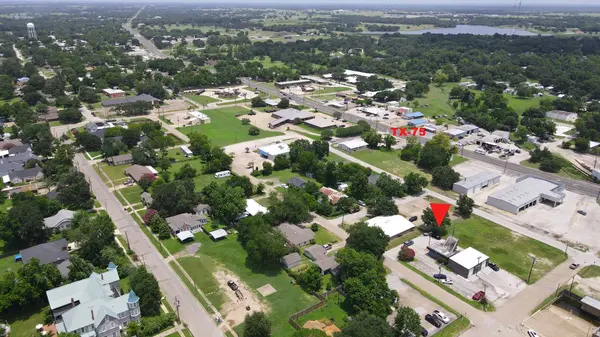 207 E Cottonwood ST, Madisonville, TX 77864