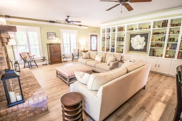 209 COUNTY RD 333, De Berry, TX 75639