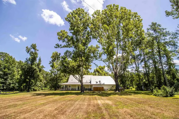 209 COUNTY RD 333, De Berry, TX 75639