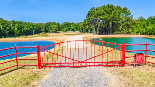4889 COUNTY RD 322, De Berry, TX 75639
