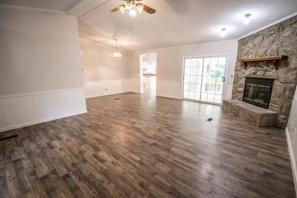 251 E Longs Camp Rd, Karnack, TX 75661