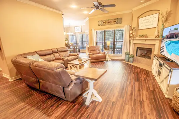 135 Pond Dr, Marshall, TX 75672