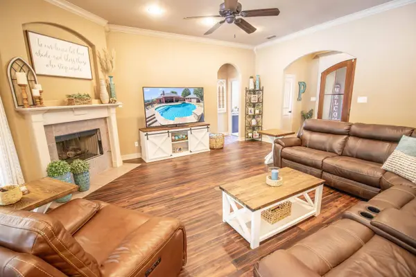 135 Pond Dr, Marshall, TX 75672