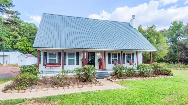 3500 S State Line Rd, Waskom, TX 75692