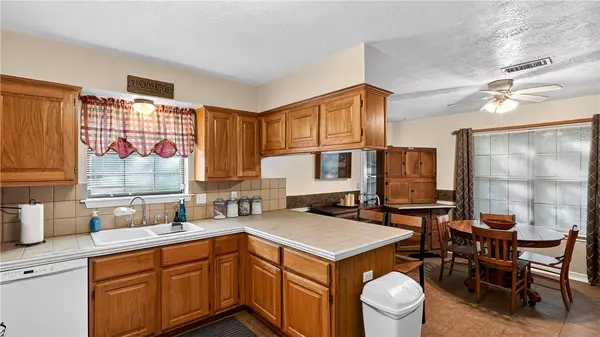 10551 Timberidge DR, College Station, TX 77845