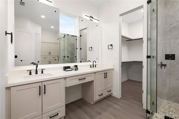 9806 N 25th LN, Mcallen, TX 78572