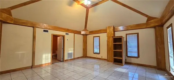 914 Chihuahua ST, Mission, TX 78572