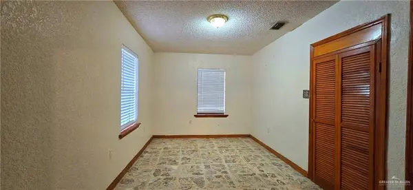 914 Chihuahua ST, Mission, TX 78572