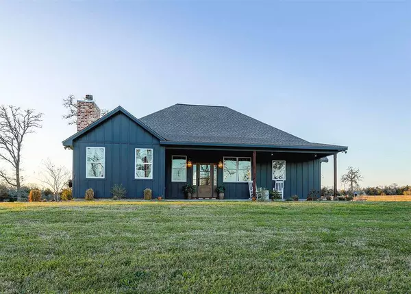 1674 County Road 126, Hallettsville, TX 77964