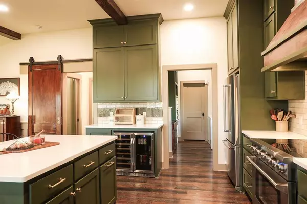 1674 County Road 126, Hallettsville, TX 77964