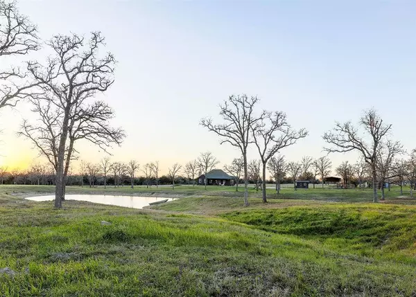 1674 County Road 126, Hallettsville, TX 77964