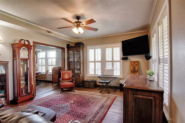 800 S Main ST, Hallettsville, TX 77964