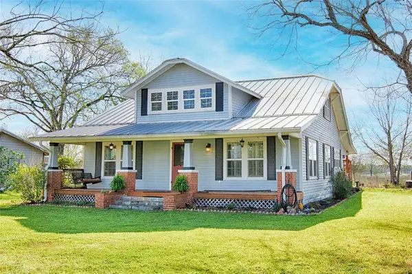 800 S Main ST, Hallettsville, TX 77964