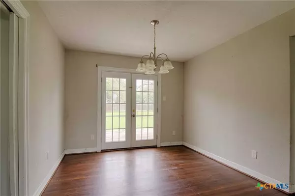 125 Burford DR, Columbus, TX 78934