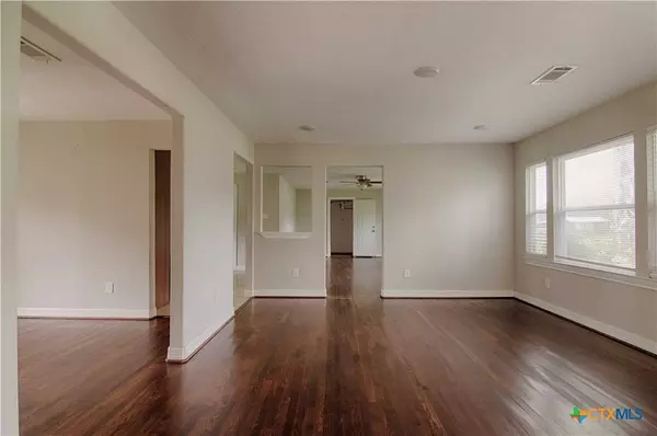 125 Burford DR, Columbus, TX 78934