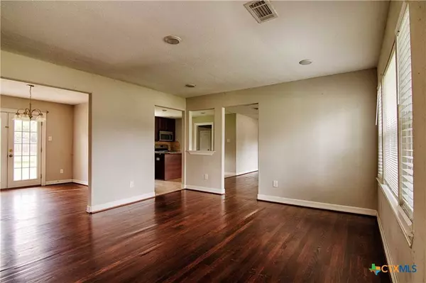 125 Burford DR, Columbus, TX 78934