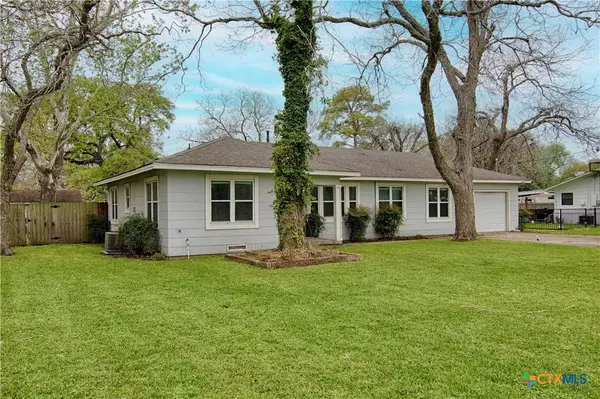 125 Burford DR, Columbus, TX 78934