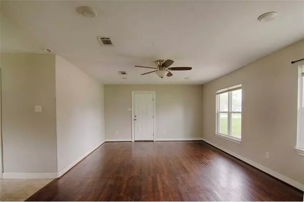 125 Burford DR, Columbus, TX 78934