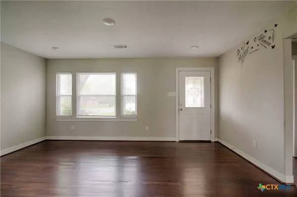 125 Burford DR, Columbus, TX 78934