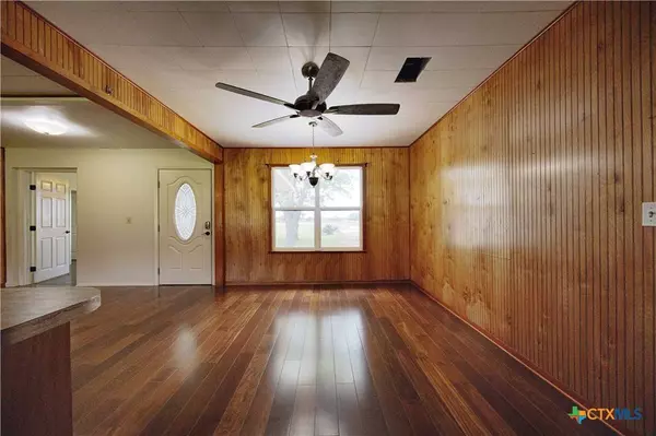 1001 US Highway 77 N, Hallettsville, TX 77964