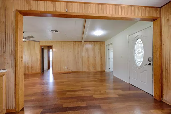 1001 US Highway 77 N, Hallettsville, TX 77964